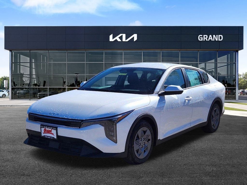 New 2025 Kia K4 LX Sedan