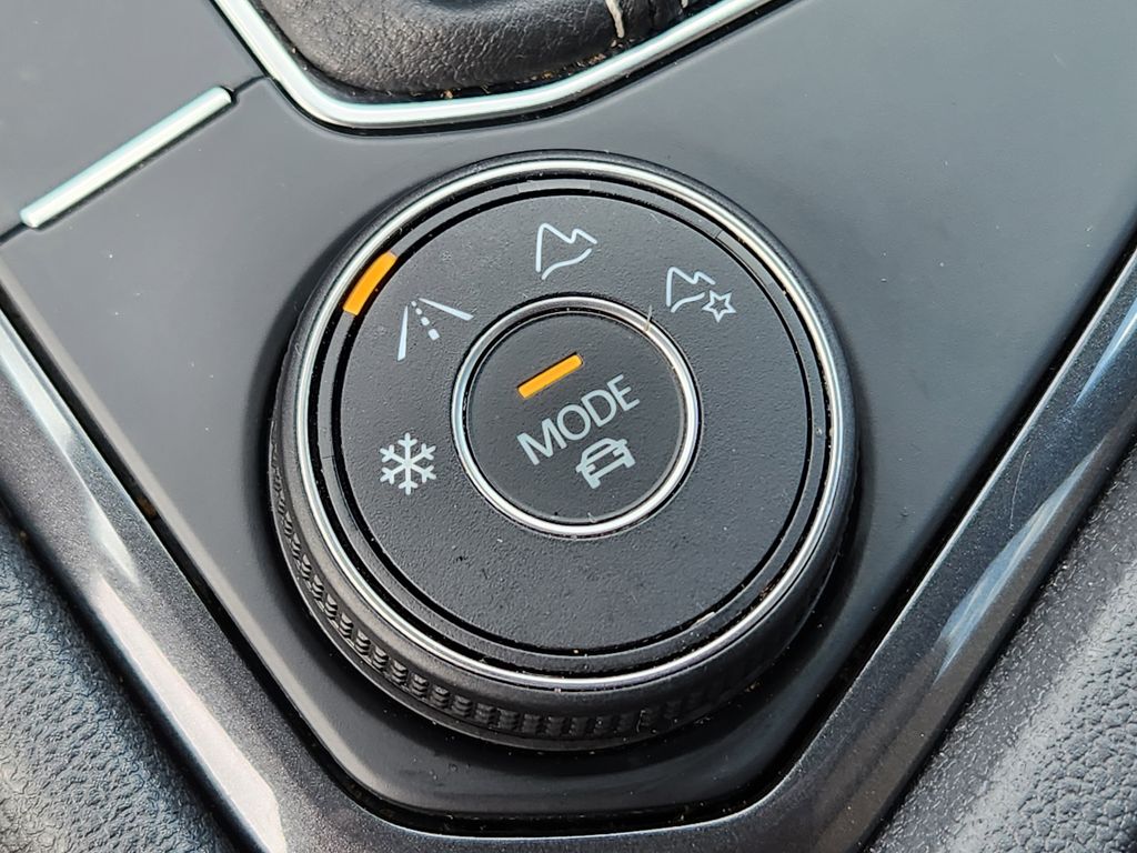 2022 Volkswagen Tiguan SE - Photo 27