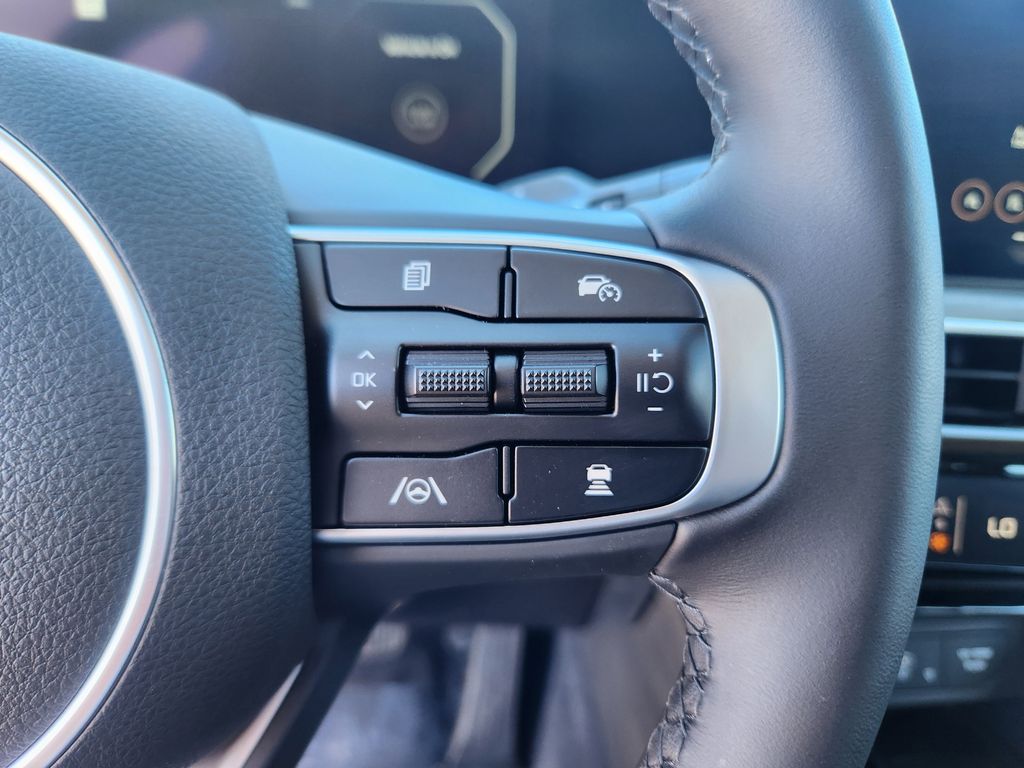 2025 Kia K5 EX - Photo 17