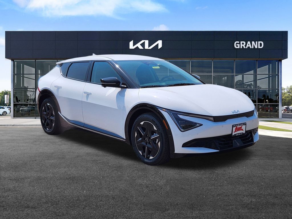 2025 Kia EV6 Wind photo 2