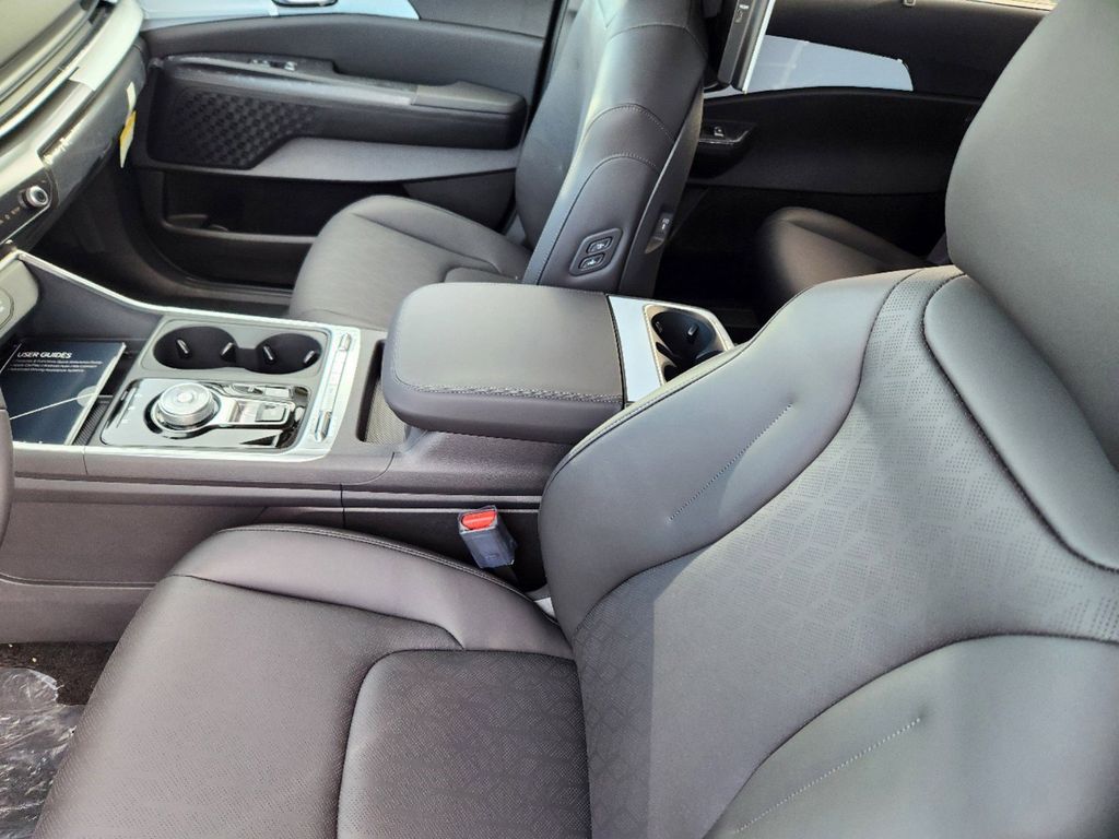 2025 Kia Carnival SX - Photo 12