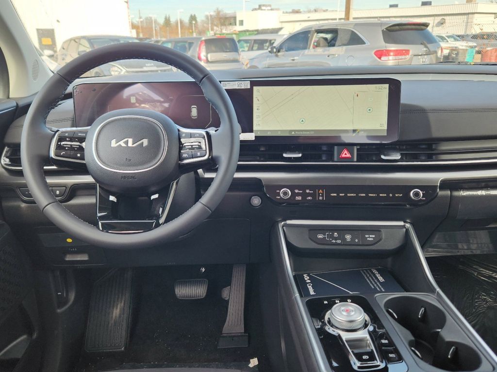 2025 Kia Carnival SX - Photo 16