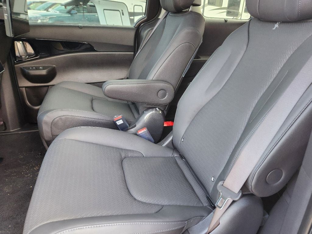 2025 Kia Carnival SX Prestige - Photo 13