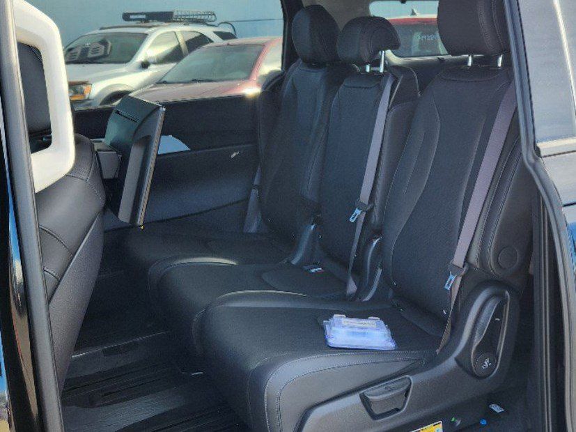 2025 Kia Carnival SX - Photo 17