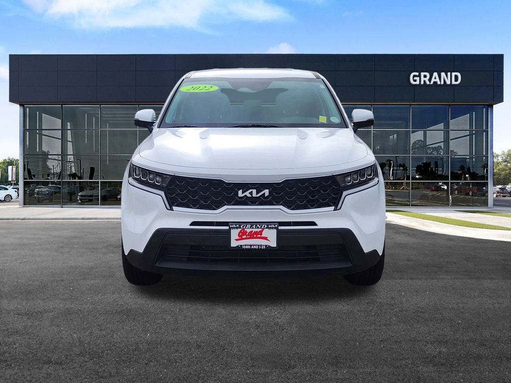2022 Kia Sorento LX photo 3