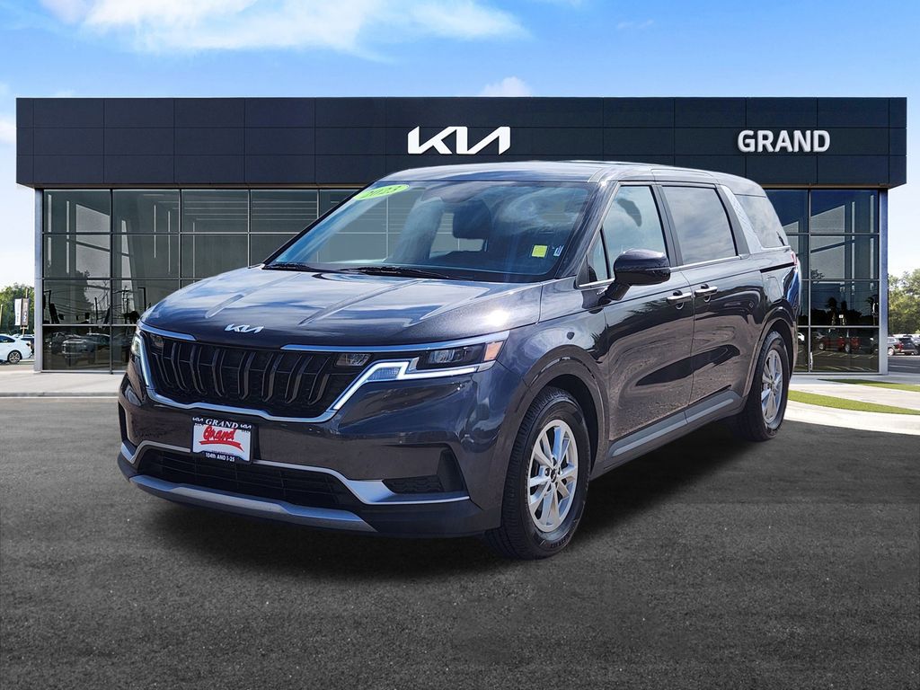 2023 Kia Carnival LX photo 4