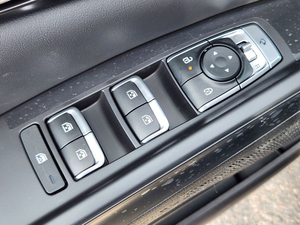 2025 Kia Carnival SX - Photo 11