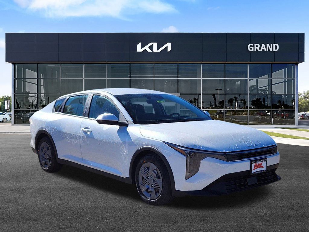 2025 Kia K4 LX photo 2