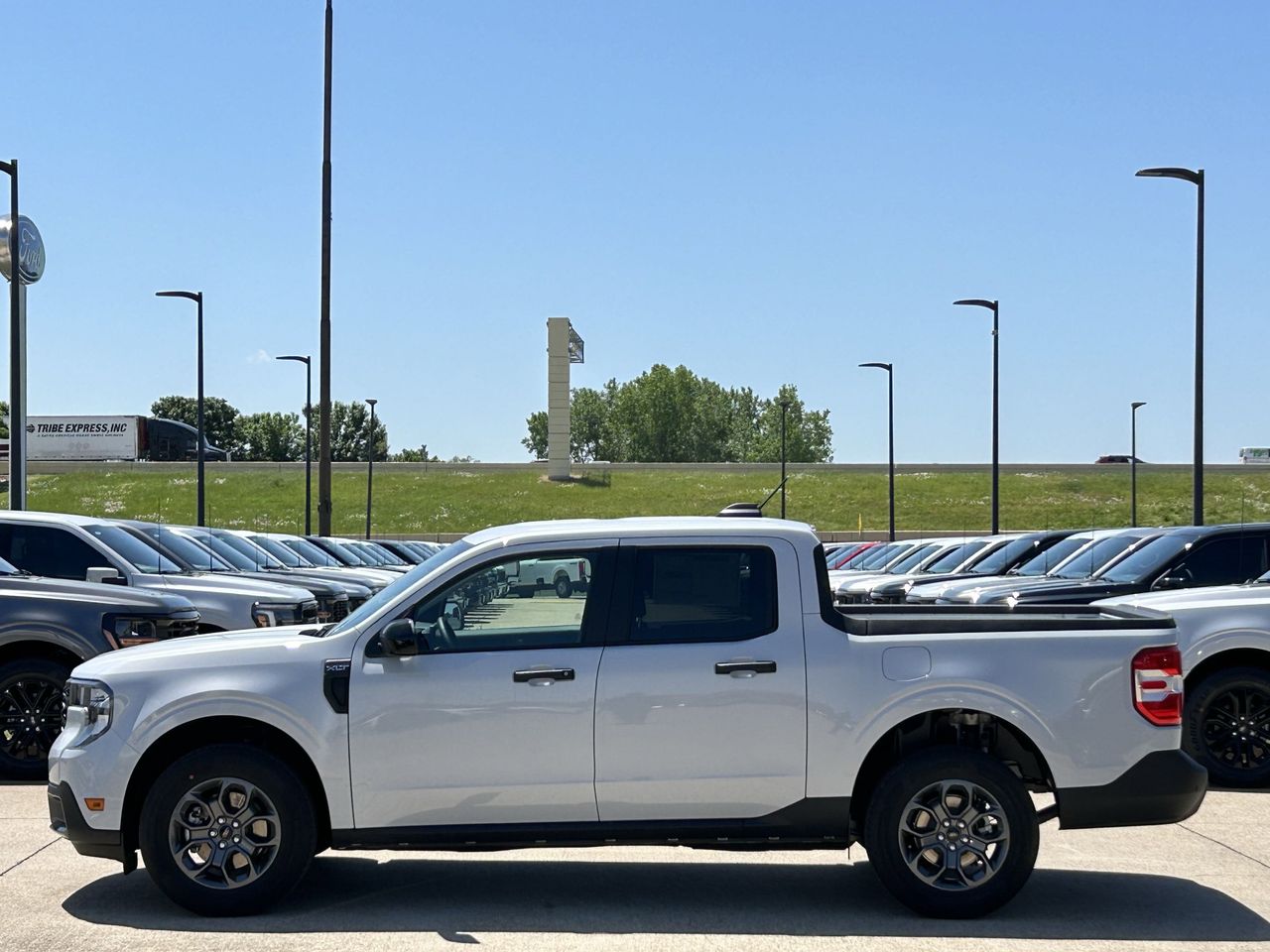 2025 Ford Maverick XLT photo 3