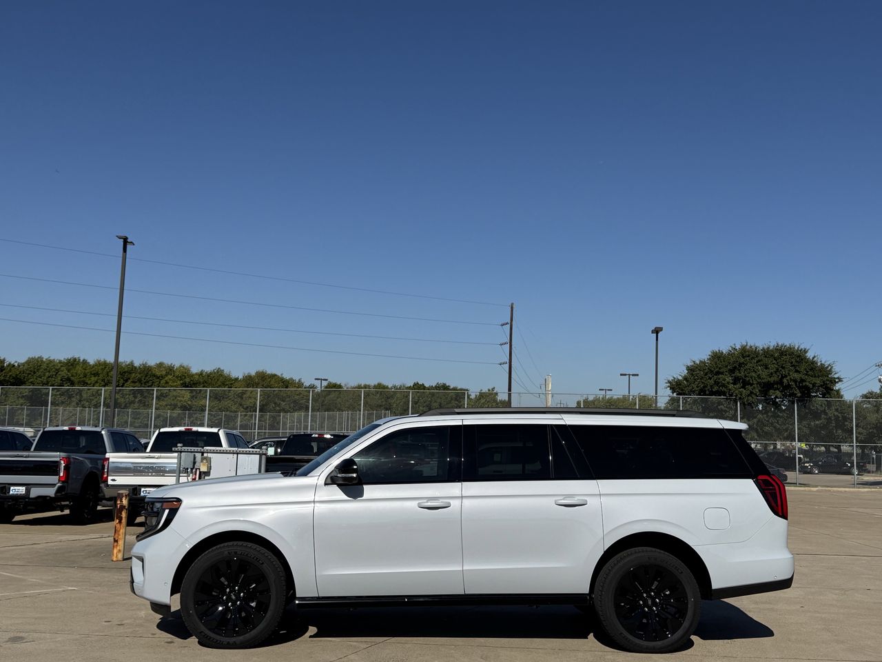 2025 Ford Expedition MAX Platinum photo 2