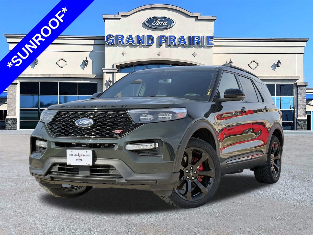 2022 Ford Explorer ST's photo