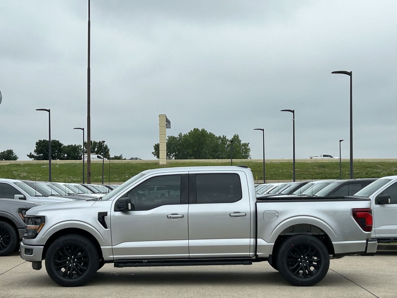 2025 Ford F-150 XLT photo 3