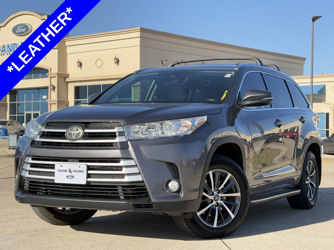Used 2017 Toyota Highlander XLE with VIN 5TDKZRFH8HS512873 for sale in Grand Prairie, TX