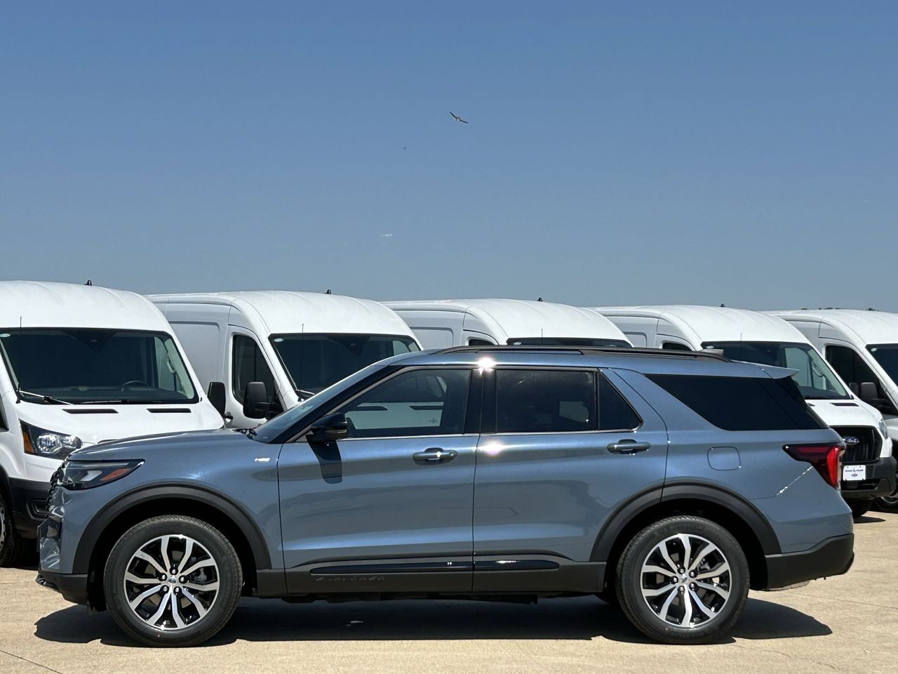 2025 Ford Explorer ST-Line photo 3