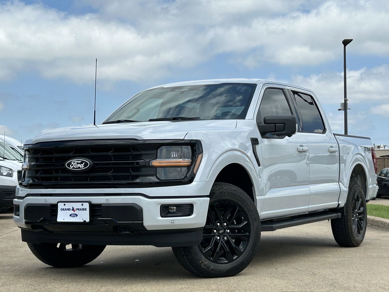 2025 Ford F-150 XLT photo 2