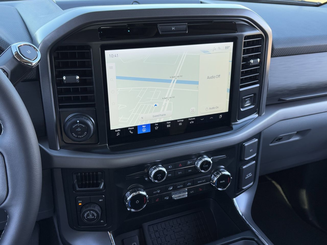 2025 Ford F-150 XLT - Photo 18