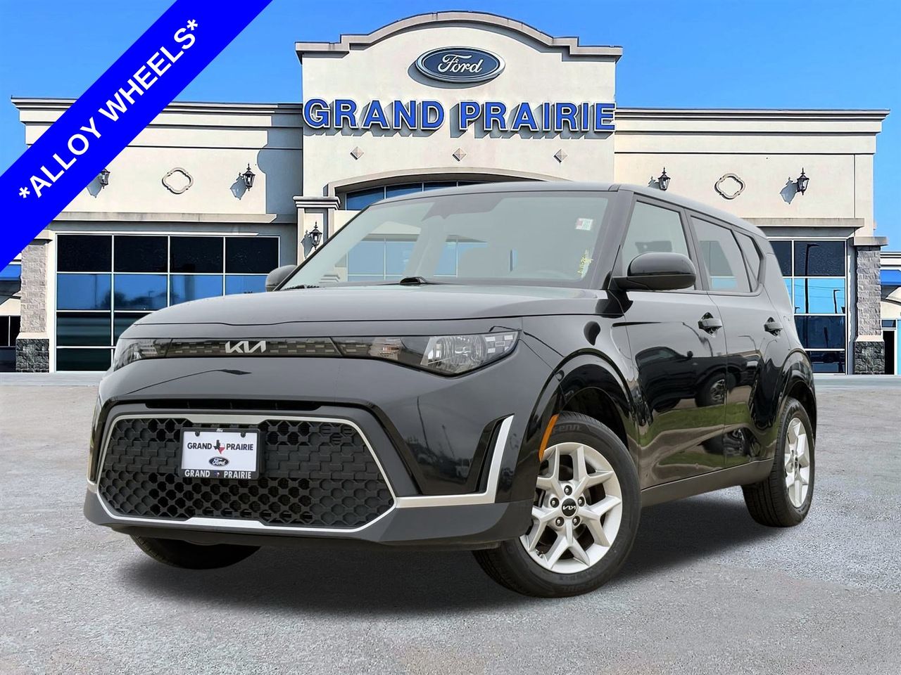 2023 Kia Soul LX's photo