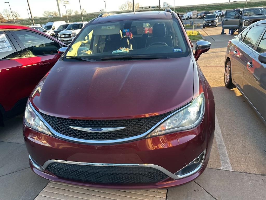 Used 2020 Chrysler Pacifica Limited Van Passenger Van