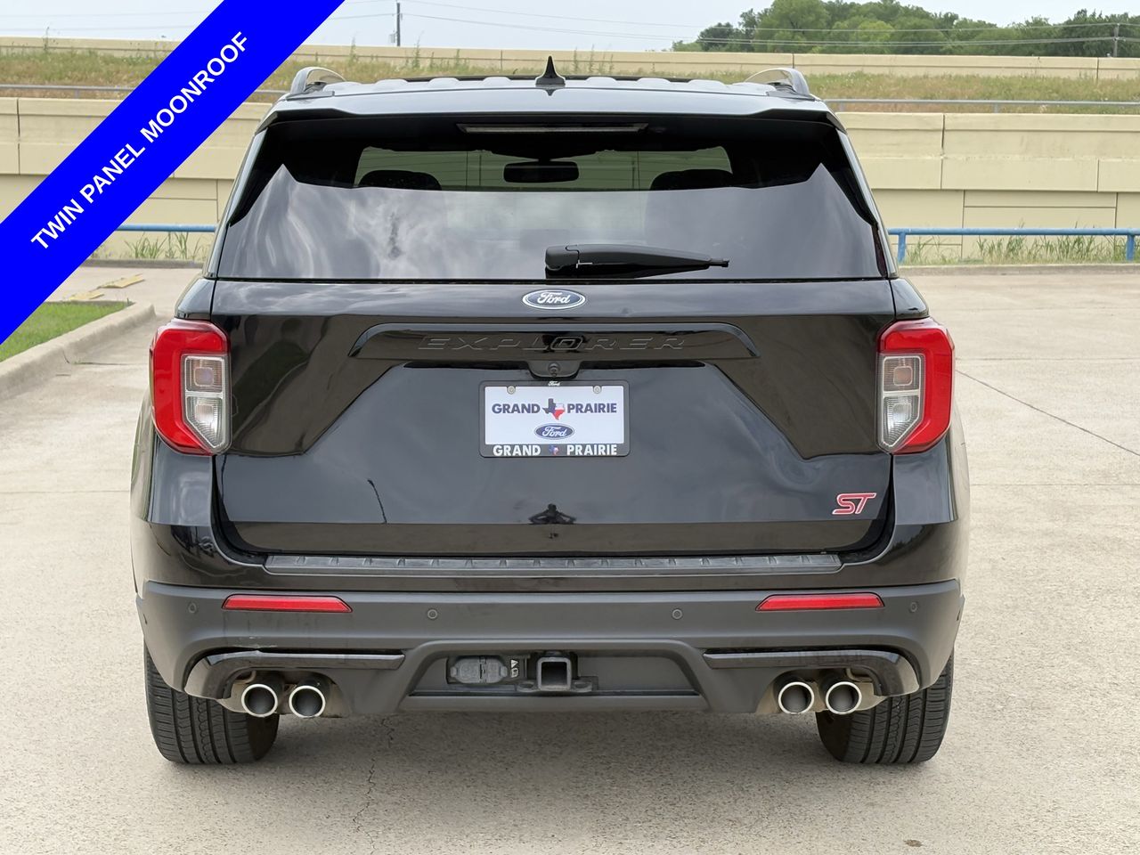 View vehicle photo 7