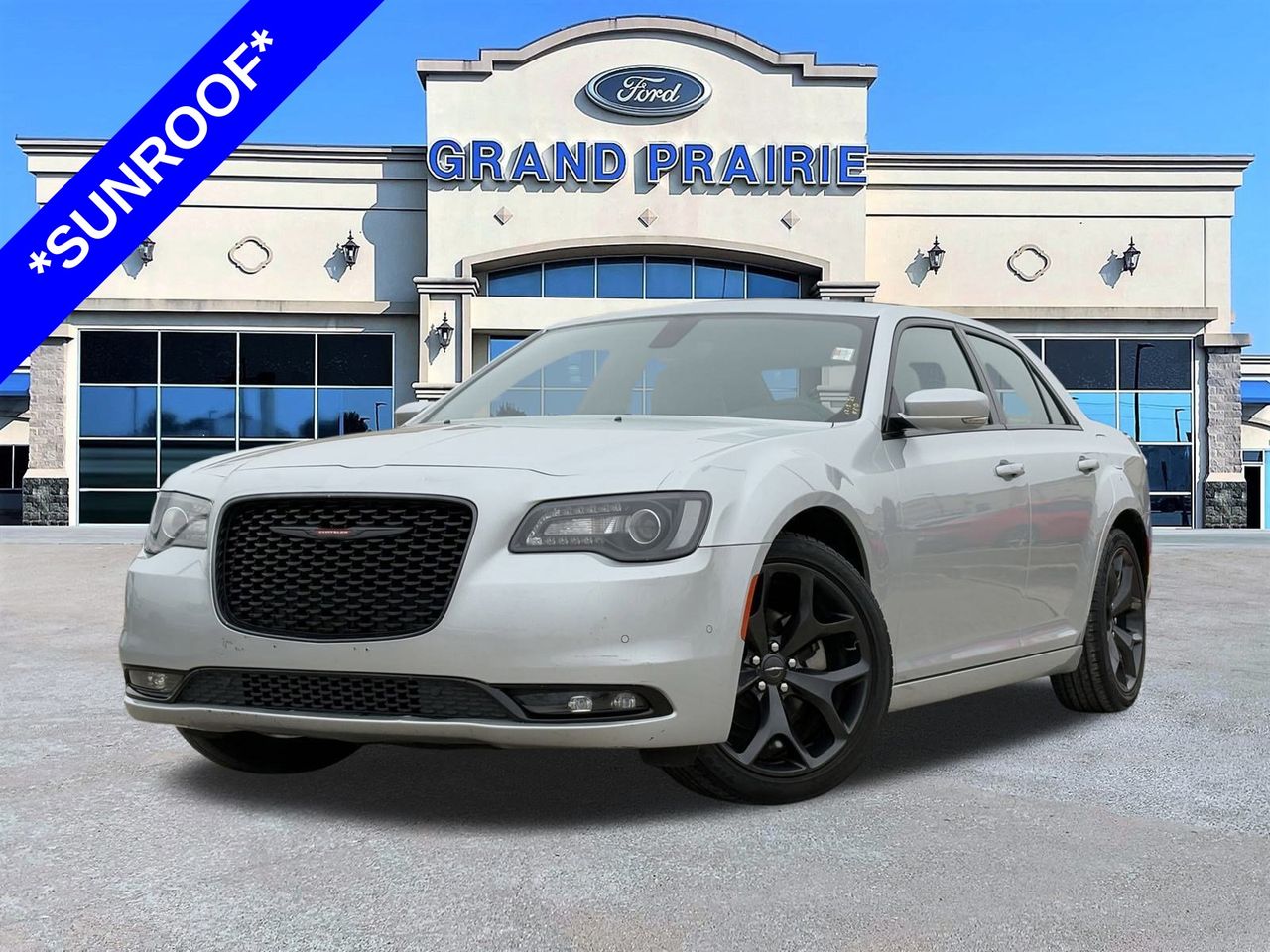 2023 Chrysler 300 S's photo