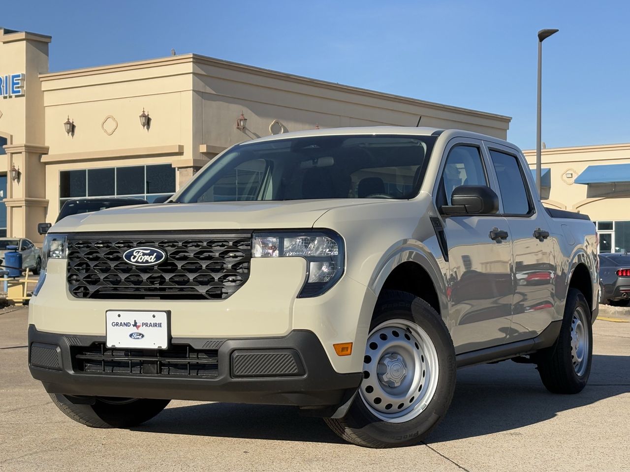 2025 Ford Maverick XL photo 2