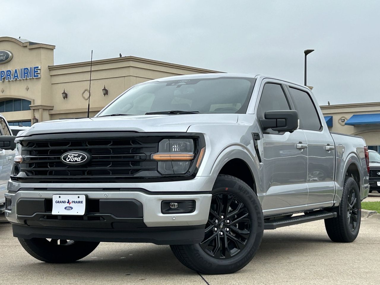 2025 Ford F-150 XLT photo 2