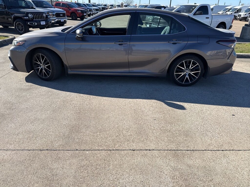 Used 2023 Toyota Camry SE Sedan