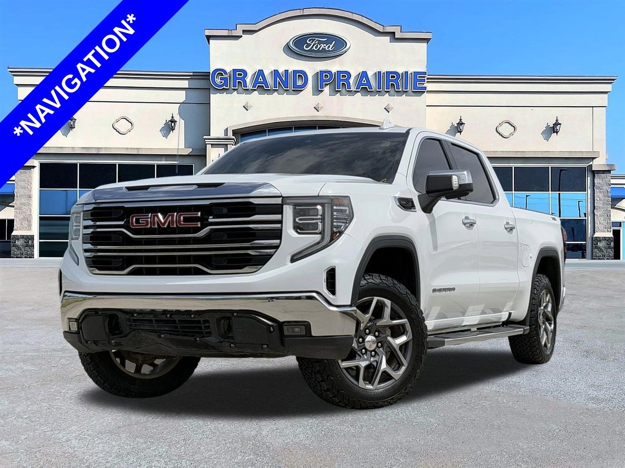 2022 GMC Sierra 4WD Crew Cab Short Box SLT's photo