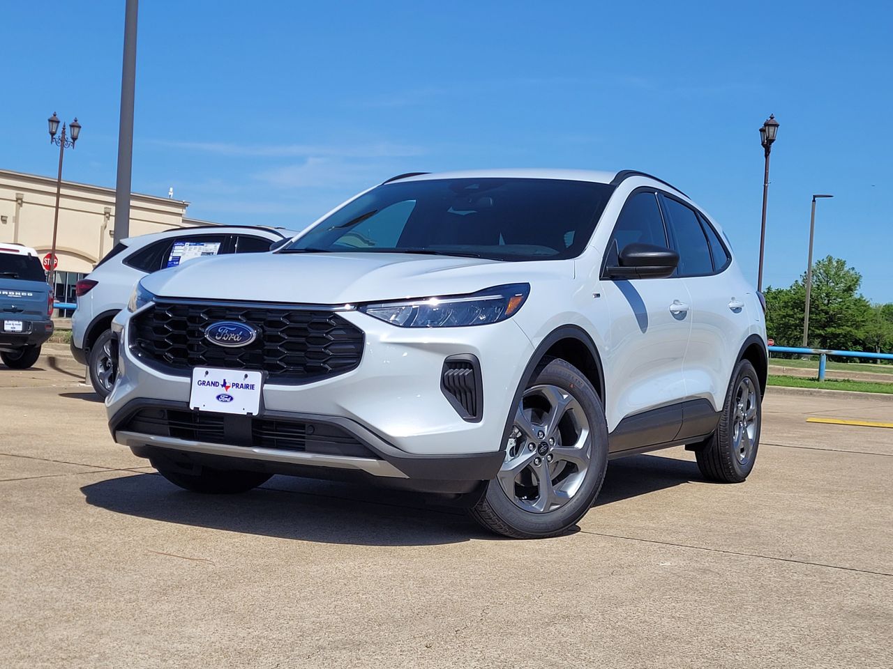 2025 Ford Escape ST-Line photo 2