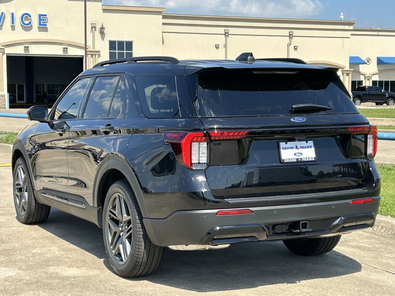 2025 Ford Explorer ST-Line photo 4