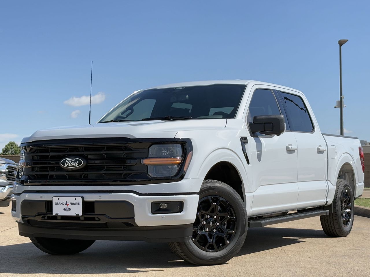 2025 Ford F-150 XLT photo 2