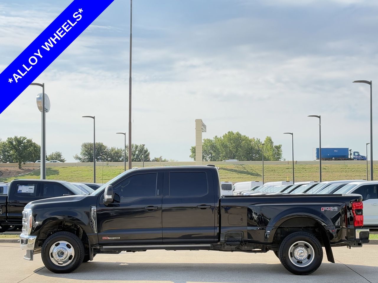 2023 Ford F-350 Lariat photo 2