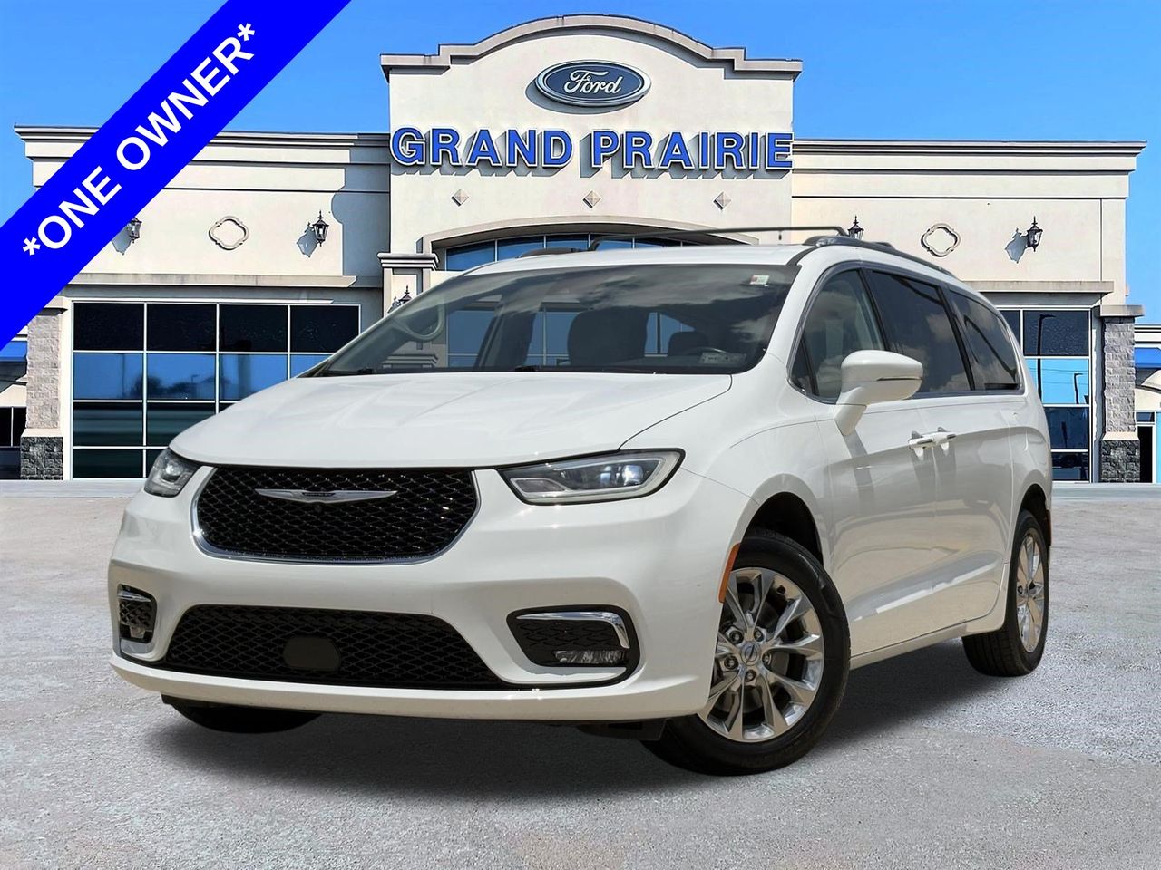 2021 Chrysler Pacifica Touring L's photo