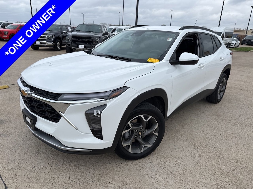 Used 2025 Chevrolet Trax LT SUV