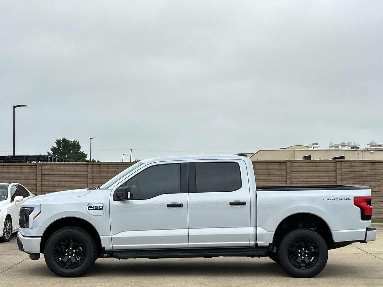 2025 Ford F-150 Lightning XLT photo 3