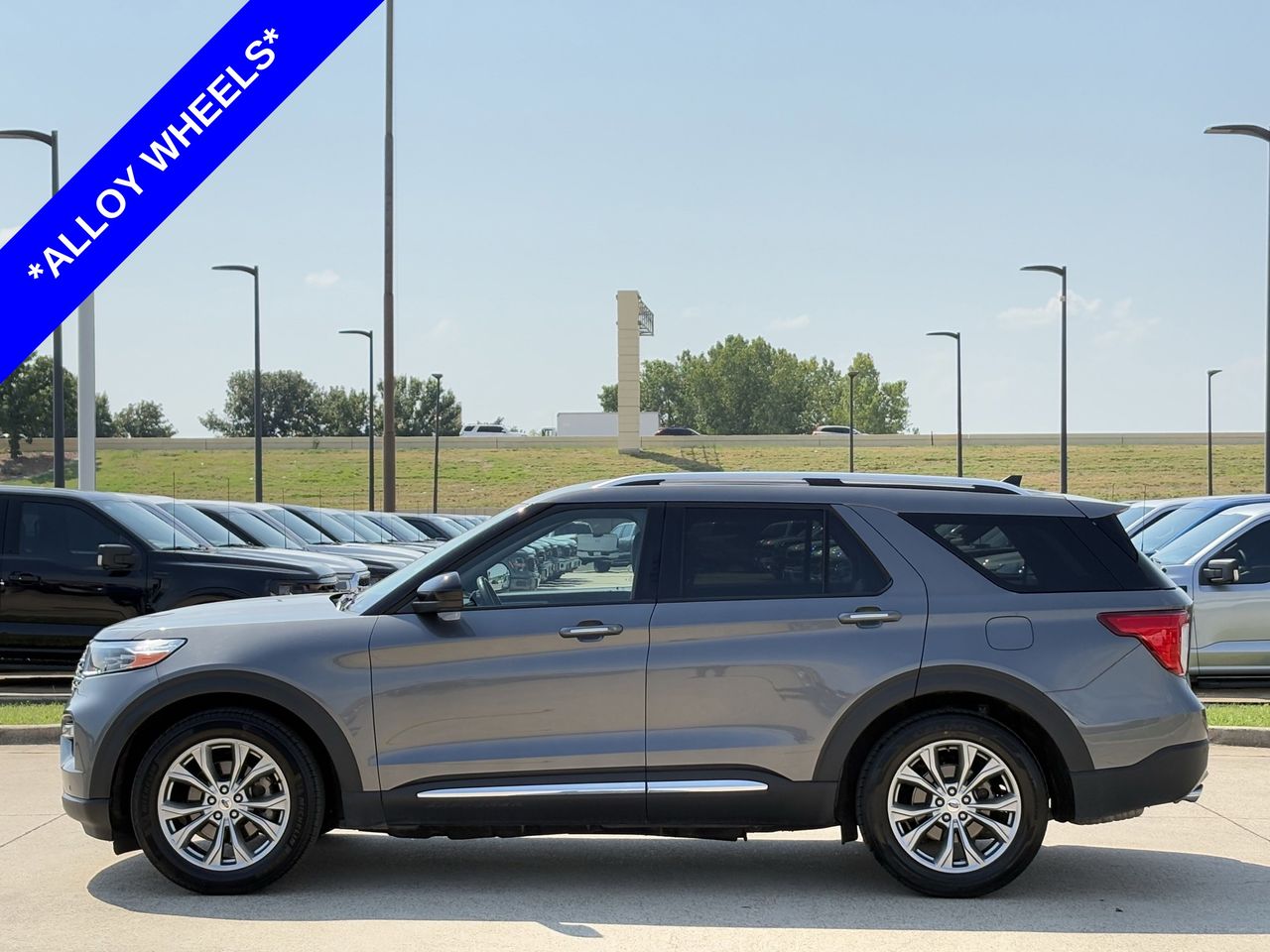 2024 Ford Explorer Limited photo 2