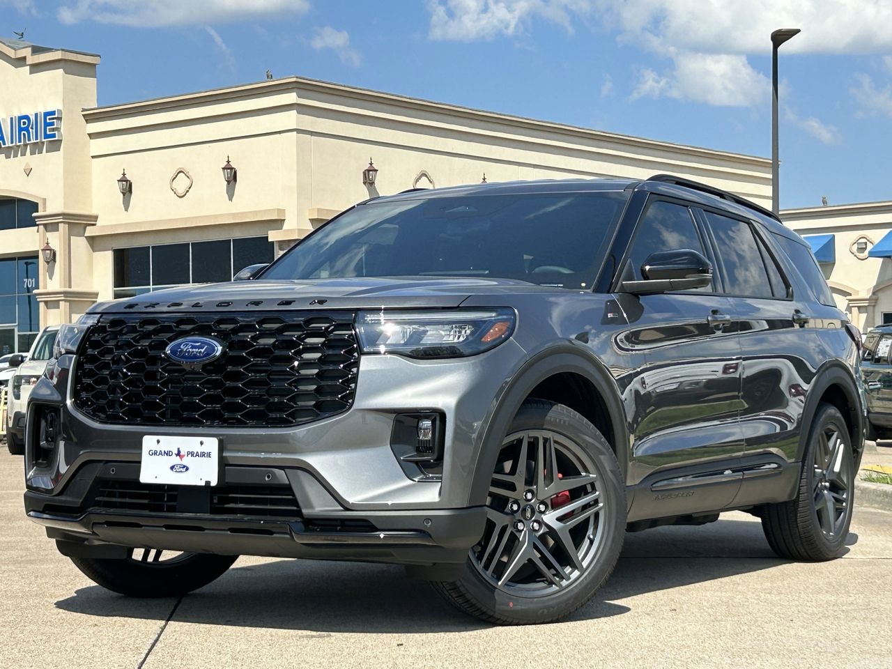 2025 Ford Explorer ST-Line photo 2