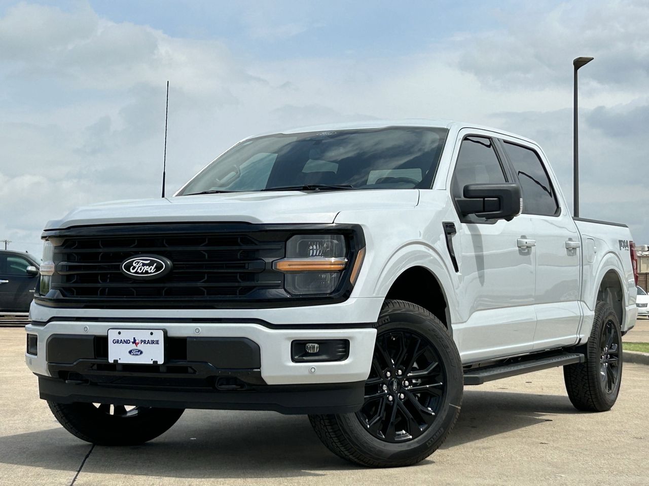 2025 Ford F-150 XLT photo 2