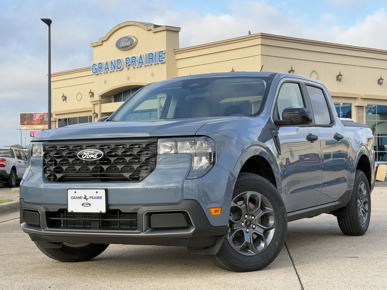 2025 Ford Maverick XLT photo 2