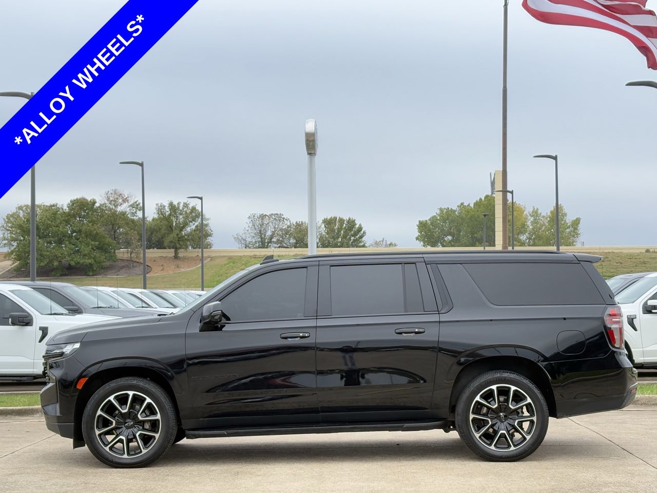 2023 Chevrolet Suburban RST photo 2