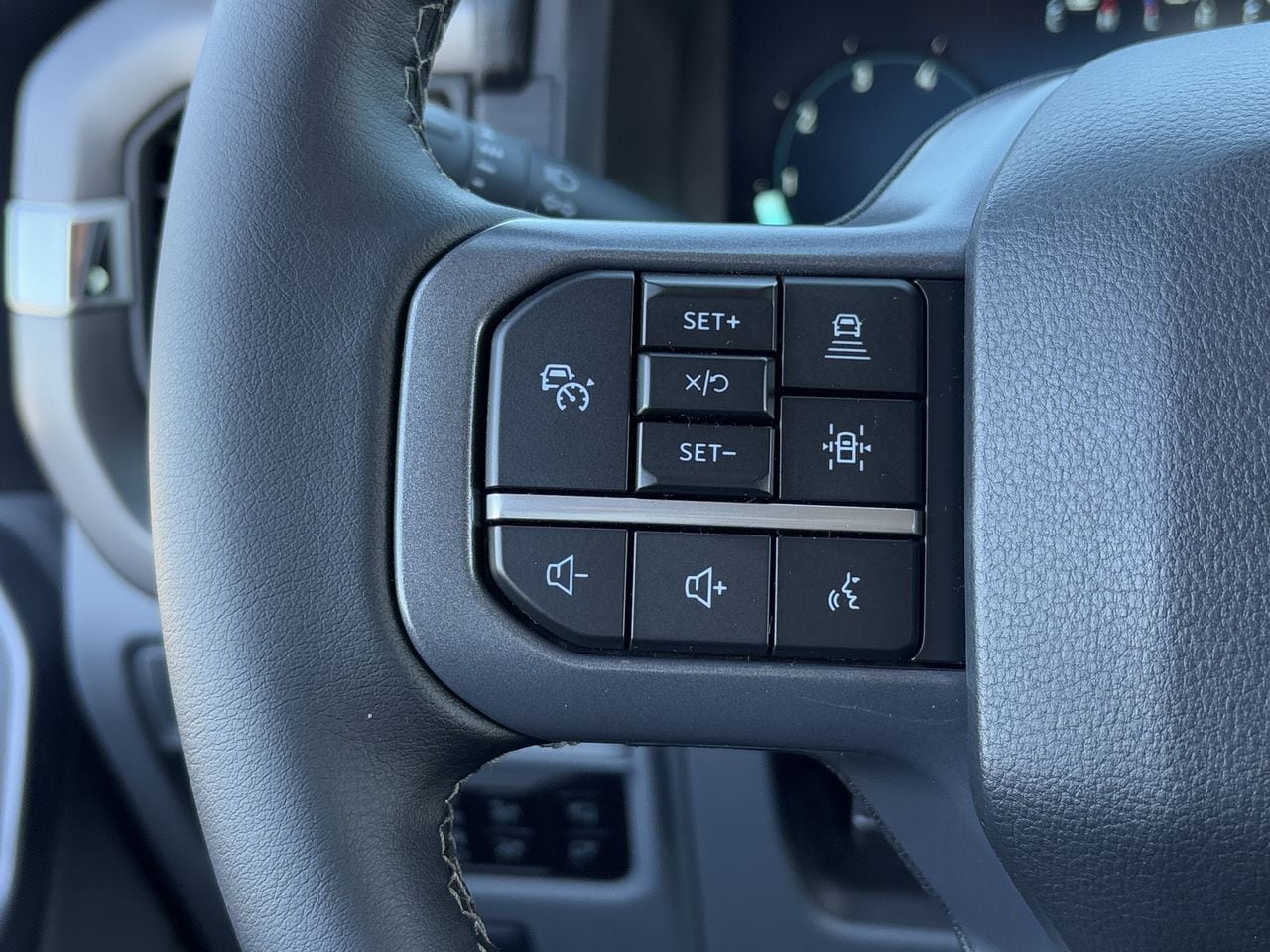 2025 Ford F-150 XLT - Photo 14