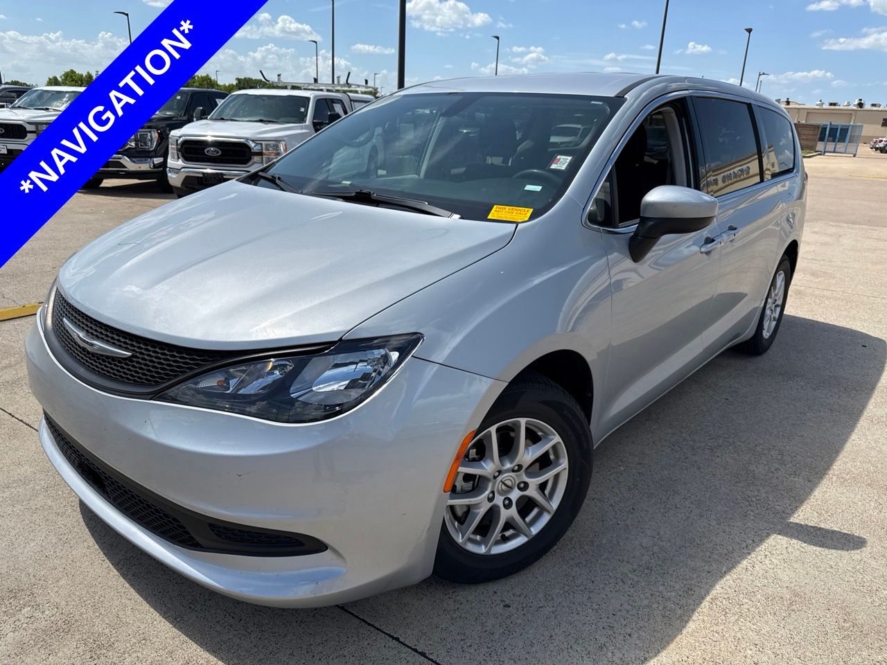 2022 Chrysler Voyager LX's photo