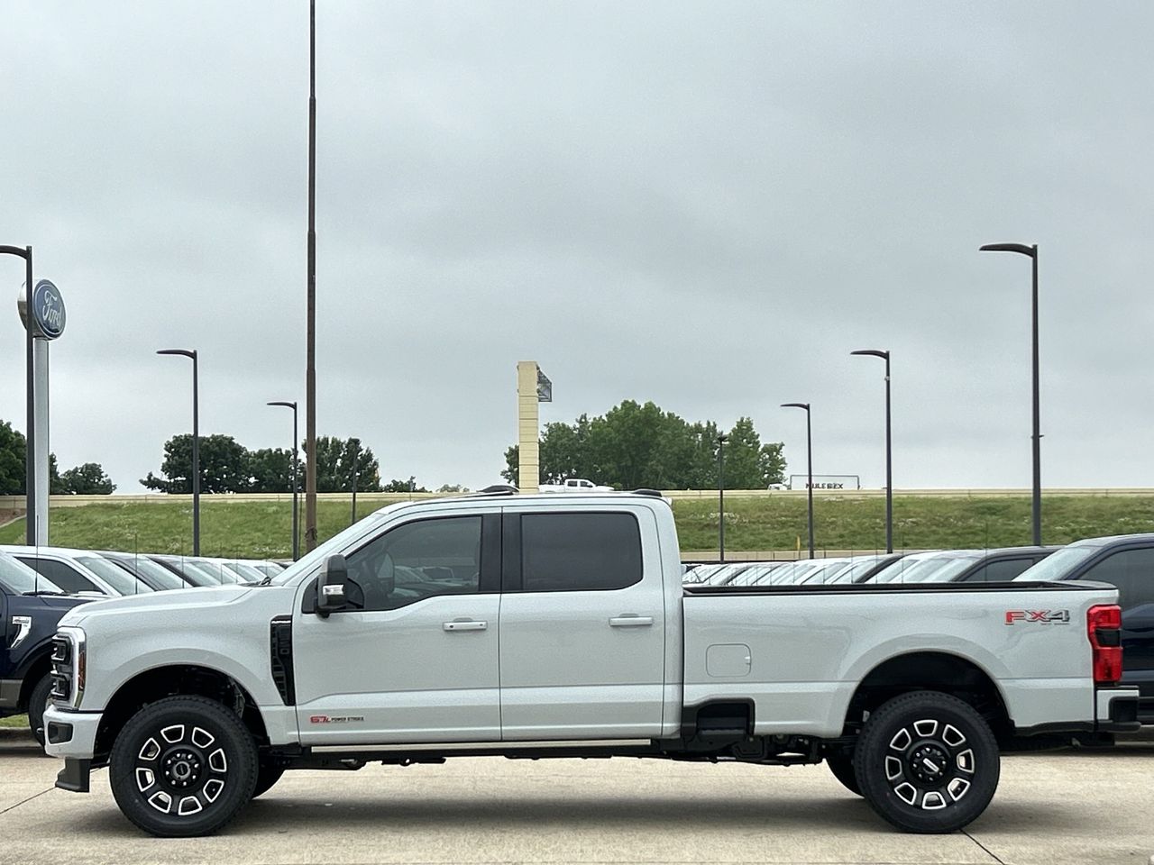 2025 Ford F-350 Platinum photo 3