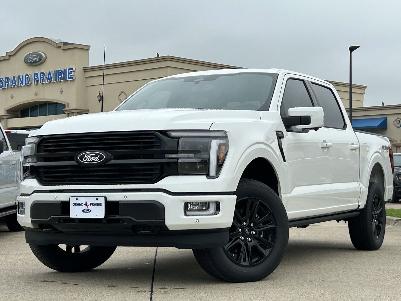 2025 Ford F-150 Platinum photo 2