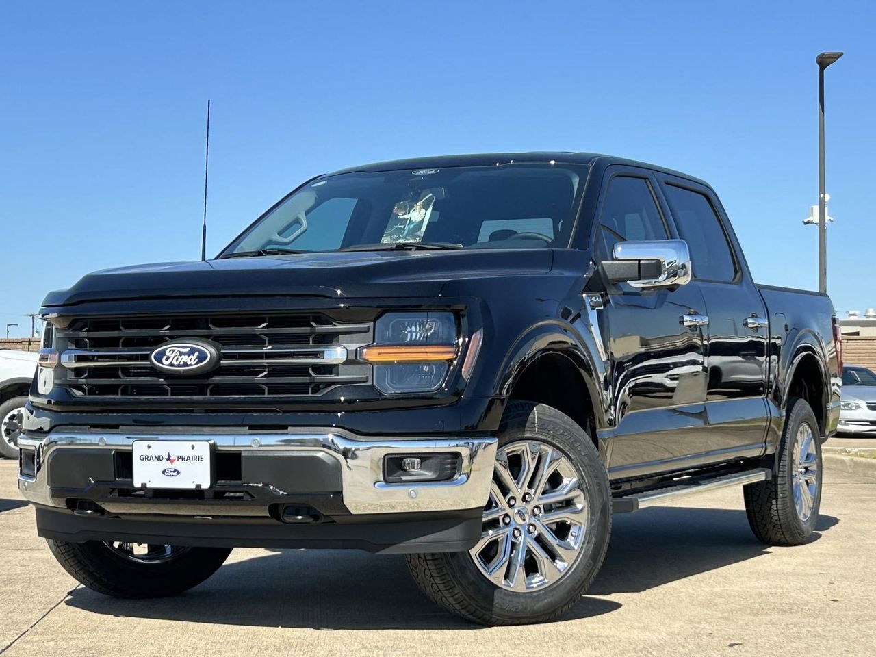 2025 Ford F-150 XLT photo 2