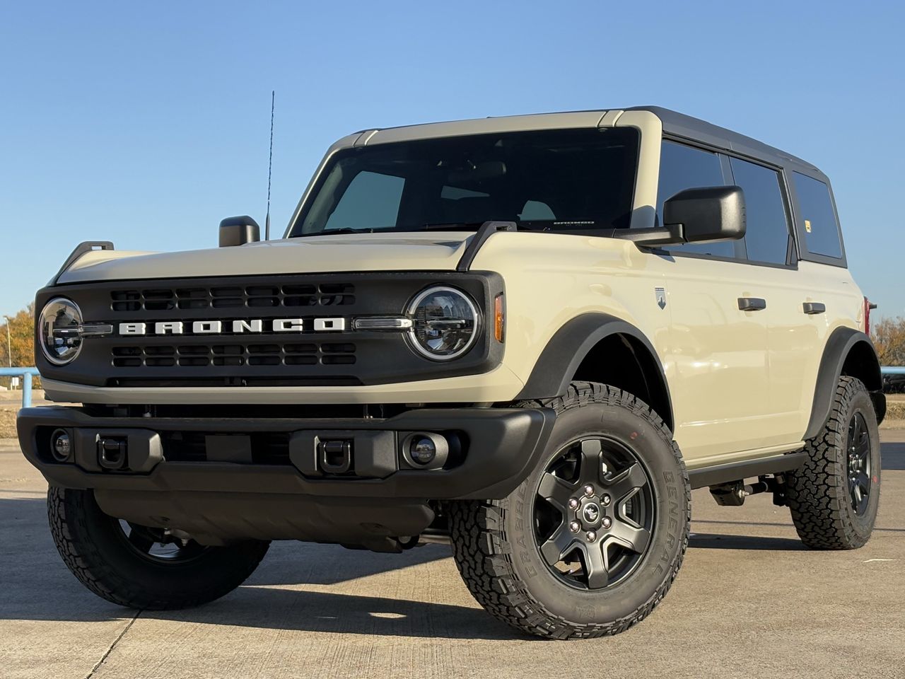 2025 Ford Bronco 4-Door Big Bend's photo