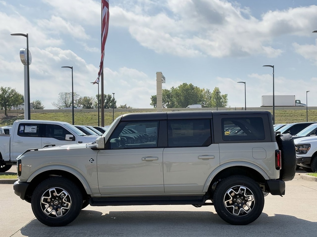 New 2025 Ford Bronco Outer Banks SUV