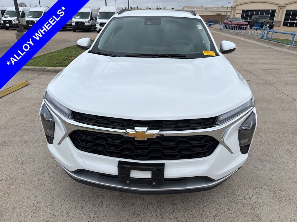 Used 2025 Chevrolet Trax LT SUV