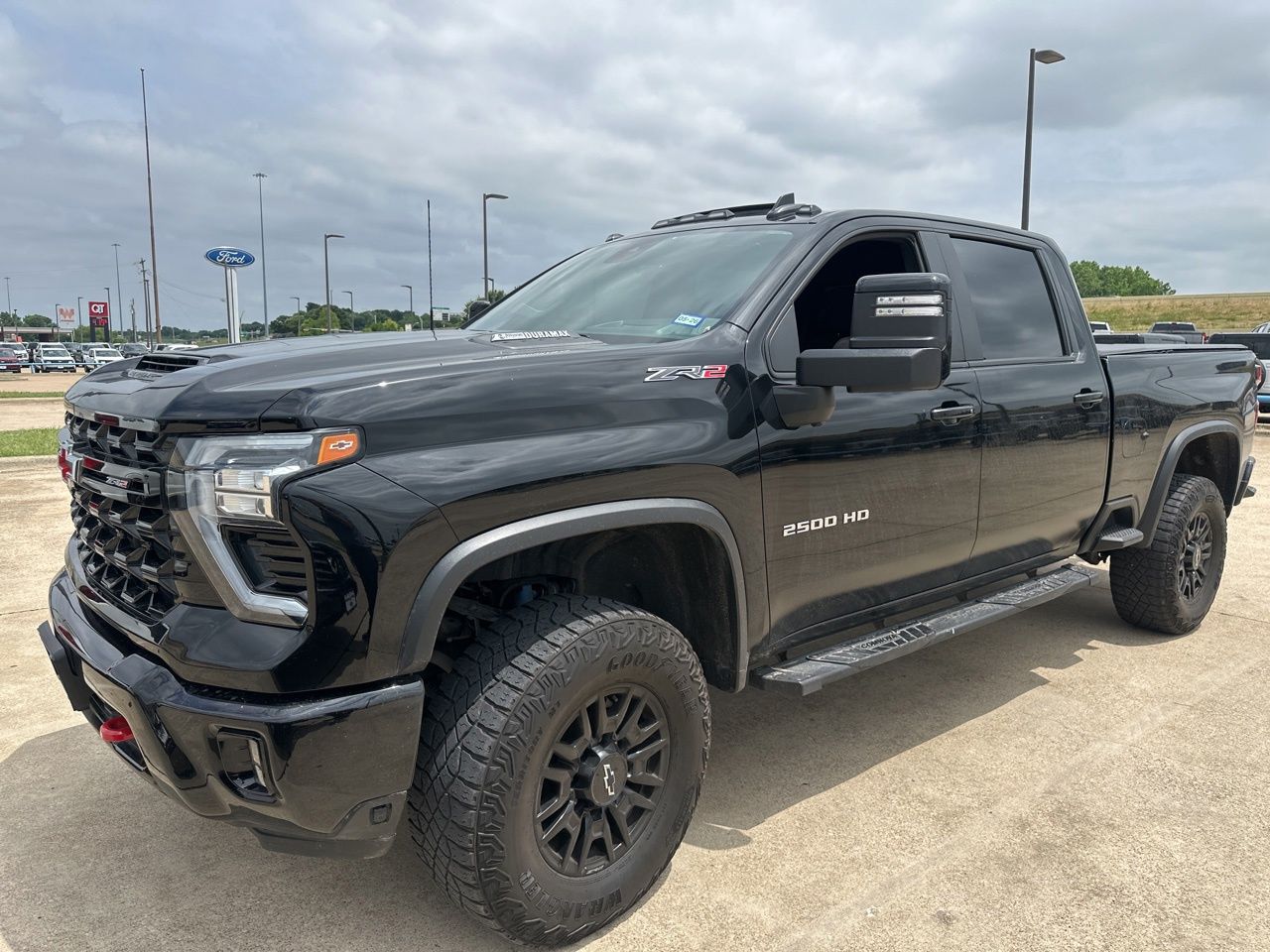 2024 Chevrolet Silverado HD ZR2 4WD Crew Cab Standard Box's photo