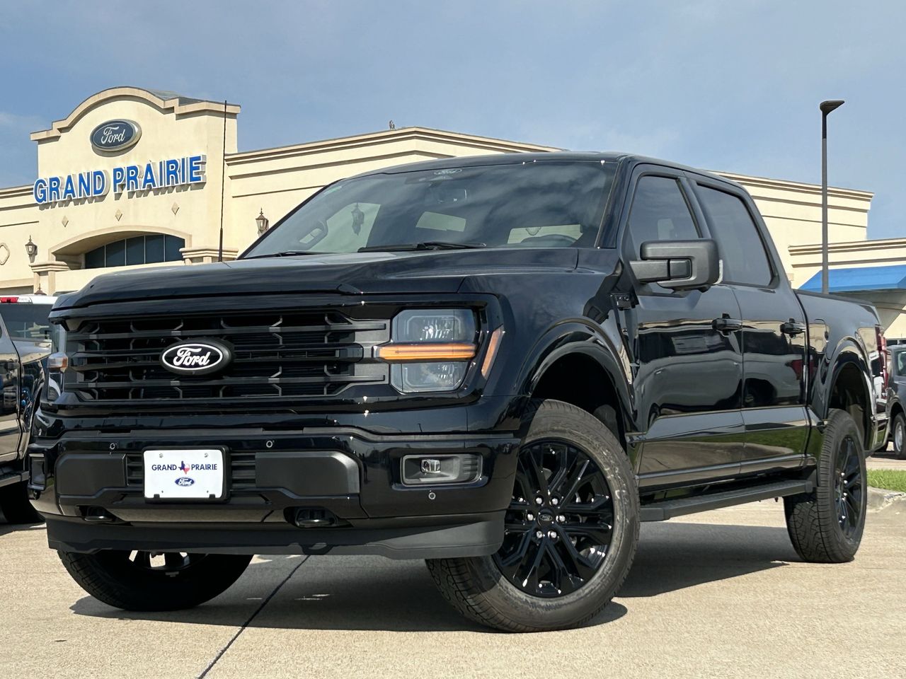 2025 Ford F-150 XLT photo 2
